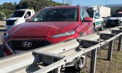 Bolu Dağı Tüneli girişinde otomobil bariyerlere çarptı: 2 yaralı