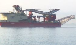Boru döşeme gemisi 'JSD6000' İstanbul Boğazı'ndan geçiyor -1