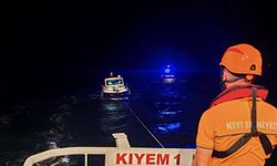 Çanakkale'de sürüklenen tekne kurtarıldı