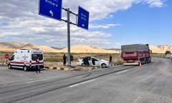 Çankırı'da kamyon ile otomobil çarpıştı: 3 ölü, 2 yaralı