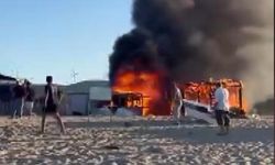 Çatalca'da plajda cankurtaranların kullandığı baraka alev alev yandı