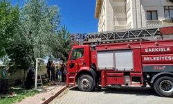 Çıktığı ağaçta mahsur kalan otizmli çocuğu itfaiye kurtardı