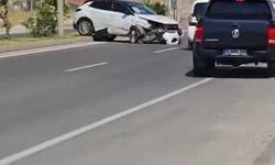 Cip, park halindeki otomobile çarptı, yaya son anda kurtuldu; kaza anı kamerada