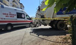 Çöp kamyonunun altında kaldı, hayatını kaybetti