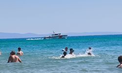 Denizde açığa sürüklenen tatilciyi, Sahil Güvenlik ekipleri kurtardı