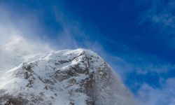 Elbruz Dağı'nda kar fırtınası nedeniyle 5 dağcı hayatını kaybetti