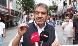 Esenler'de 15 Temmuz öncesi esnafa Türk bayrağı dağıtıldı