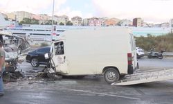 Esenler'de beş aracın karıştığı zincirleme kaza: 3 yaralı / Aktüel görüntüyle geniş haber