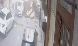 Esenler'de çocuklar fırtına nedeniyle uçan çatının altında kalmaktan son anda kurtuldu