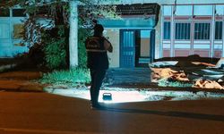 Eşi eve almadı, çatıdan girmek isterken 3'üncü kattan düşüp yaralandı