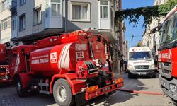 Fatih'te 3 katlı binadaki yangında mahsur kalan 4 kişi kurtarıldı
