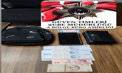 Fatih'te kadın hırsızın çanta çaldığı anlar kamerada
