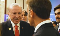 Fransa Cumhurbaşkanı Macron, Cumhurbaşkanı Erdoğan'la sohbetinin görüntülerini paylaştı