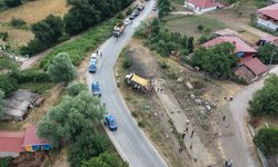 Freni boşalıp devrilen kamyonun şoförü öldü; yakınları feryat etti / Ek fotoğraflar