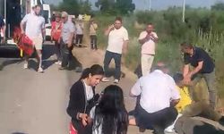 Gemlik'te işçi servis minibüsüyle otomobil çarpıştı; 15 yaralı