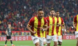 Göztepe Juan ve Dennis'i saklıyor