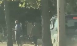 Hafif ticari aracıyla kaldırımda ilerleyip, yayalardan yol istedi