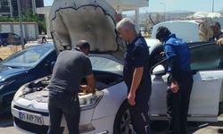 Hastane otoparkındaki otomobilde çıkan yangın söndürüldü