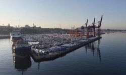 Haydarpaşa Limanı'nda bekleyen binlerce sıfır otomobil havadan görüntülendi