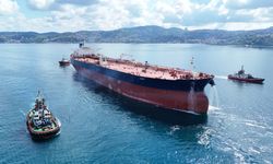 İDA saldırısında hasar alan petrol tankeri, 4 ay sonra İstanbul Boğazı'ndan geçti