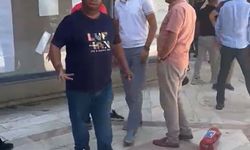 İşletmesine ceza uygulandığı gerekçesiyle malzemelerini belediye önünde ateşe verdi