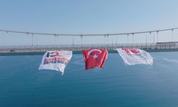 İstanbul Boğazı'ndaki köprülere Türk bayrağı asıldı / Havadan görüntülerle