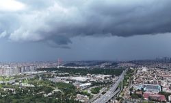İstanbul'da gökyüzü kara bulutla kaplandı / Dron görüntüsüyle