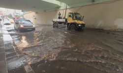İstanbul'da sağanak; Zincirlikuyu'da alt geçit su içinde kaldı-1