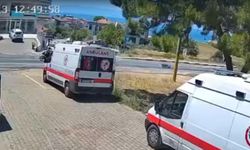 İzmir'de otomobil ile çarpışan motosikletin sürücüsü öldü; kaza kamerada