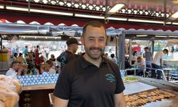 Japonya Savunma Bakanı Shinjiro Koizumi, NATO Zirvesi'nin ardından Eminönü'nde balık ekmek yedi