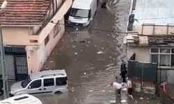 Kağıthane'de sağanak; ev ve iş yerlerini su bastı, araçlar sular altında kaldı / Yeni ek görüntüler
