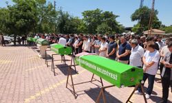 Kamyonetin uçuruma yuvarlandığı kazada ölen aynı aileden 5 kişi, toprağa verildi