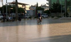 Kanserden vefat eden annesinin adına bisikletle umreye gidiyor