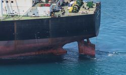 Karadeniz'de dron saldırısına uğrayan 'JAMES II' isimli gemi İstanbul Boğazı'ndan geçti / Havadan görüntüyle