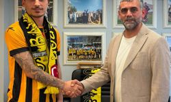 Karşıyaka'dan ayrılan İlyas imzayı attı
