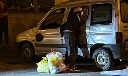 Kayseri'de yan yatan hafif ticari aracının içine girip 1 saat eşya topladı