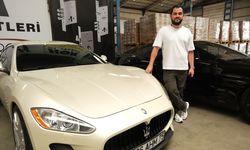 Klasik otomobiller fabrika hangarında sergilendi