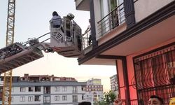 Küçükçekmece'de bina bahçesinde göçme meydana geldi; 29 kişiyi itfaiye çıkardı