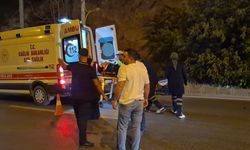 Malatya'da hafif ticari araç, aydınlatma direğine çarptı; 2 yaralı