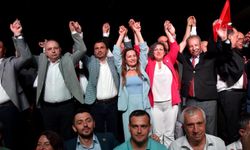Manisa Büyükşehir Belediye Başkanı Dutlulu ile 14 ilçe belediye başkanı, Yeni Parti'ye katıldı