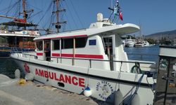 Mavi turda ve Yunan adasında rahatsızlanan 3 kişi, deniz ambulansıyla Bodrum'a taşındı