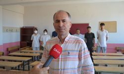 Meslek lisesi öğrencileri, ilçedeki okullarda deforme olan 2 bin 500 sırayı yeniledi