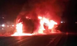 Niğde- Kayseri yolunda traktörle çarpışan kamyonet alev aldı: 3 yaralı