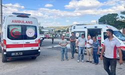 Oto tamirhanesinde yangın: 5 kişi dumandan etkilendi