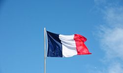 Paris'te bıçaklı saldırı: 3 yaralı