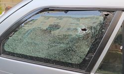 Park halindeki 2 otomobile 5 kurşun isabet etti