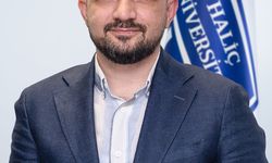 Prof. Dr. Eryarsoy: Mezunlarımıza yapay zekanın, iletişimin ve paranın dilini öğretiyoruz