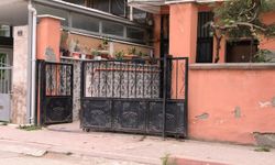 Raydan çıkan demir kapının altında kalan Kerim, ağır yaralandı