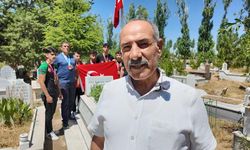 Şampiyon sporcular, şehit polis memurunun mezarına madalyalarını bırakıp, dua etti