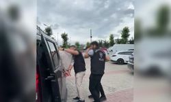 Sancaktepe'de uyuşturucu operasyonu; polise çarpıp kaçmaya çalıştı